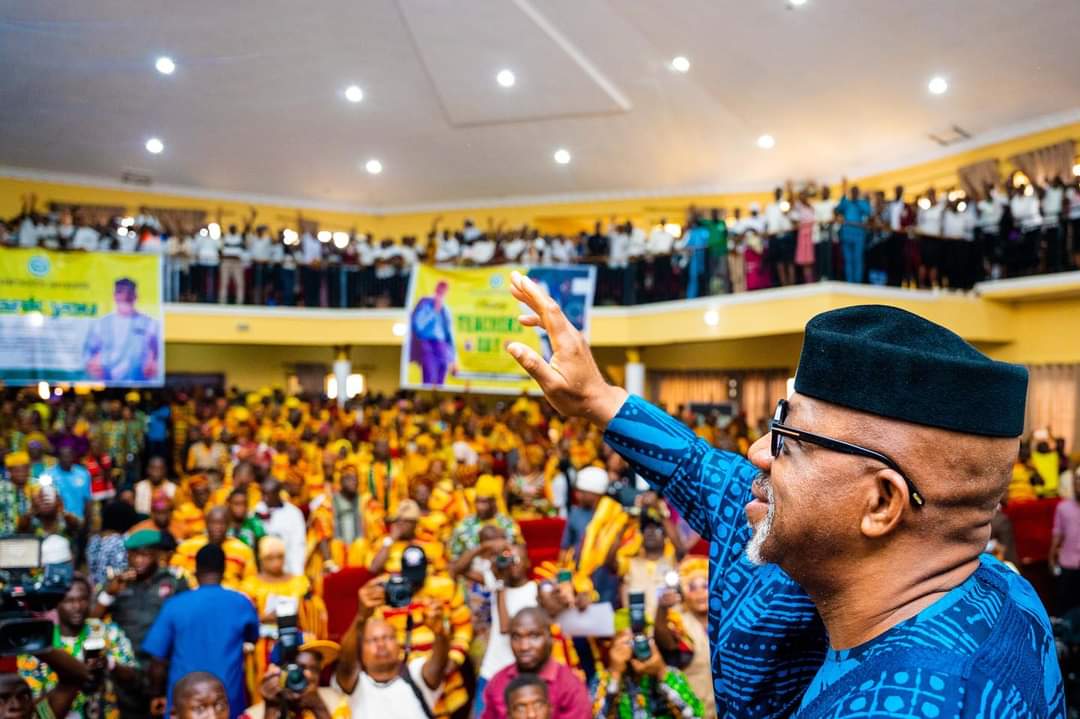 Dapo Abiodun Celebrates World Teachers’ Day, Recruits 3000 Teachers