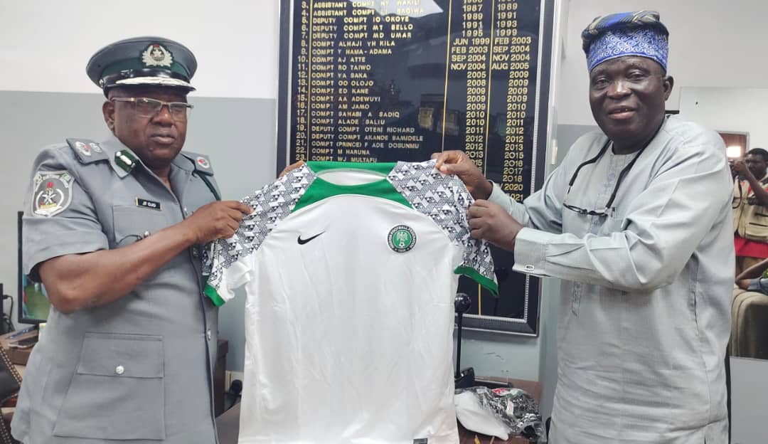 Ogun FA Chairman Visits Customs Comptroller, Harps On Need For Grassroots Development