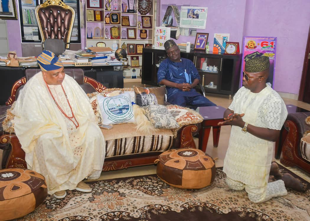 Otunba Alowonle Meets Akarigbo, Presents Vision For Sagamu’s Future