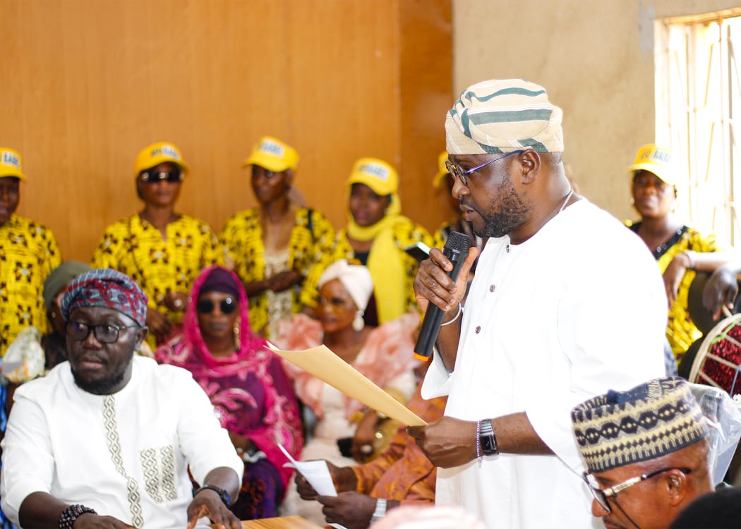 Ogbeni Odulate Swears In Supervisors, Advisers In Sagamu