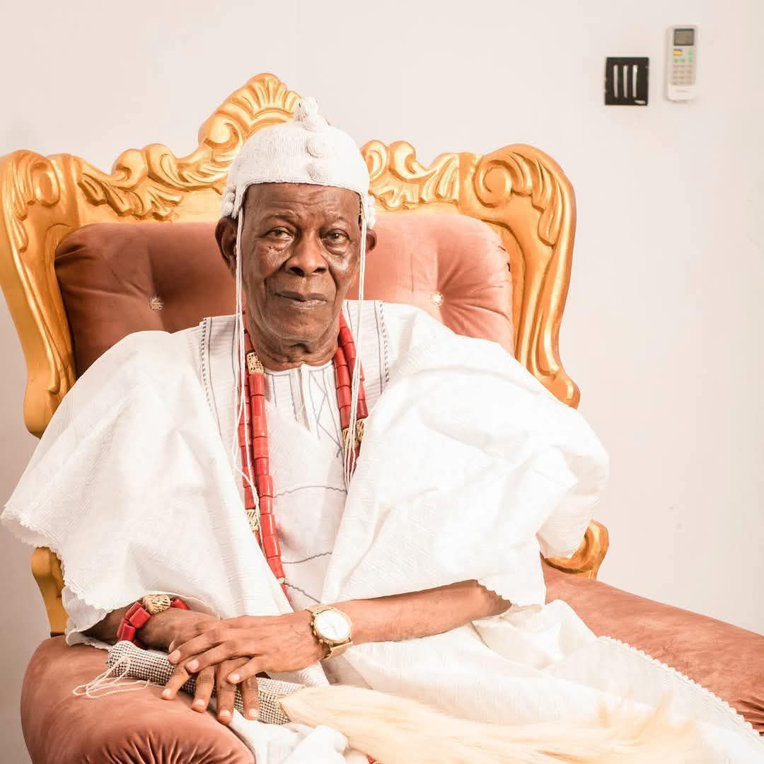 Adebiyi Adeleye Pays Tribute To Late Isara Monarch, Oba Albert Adebose Mayungbe