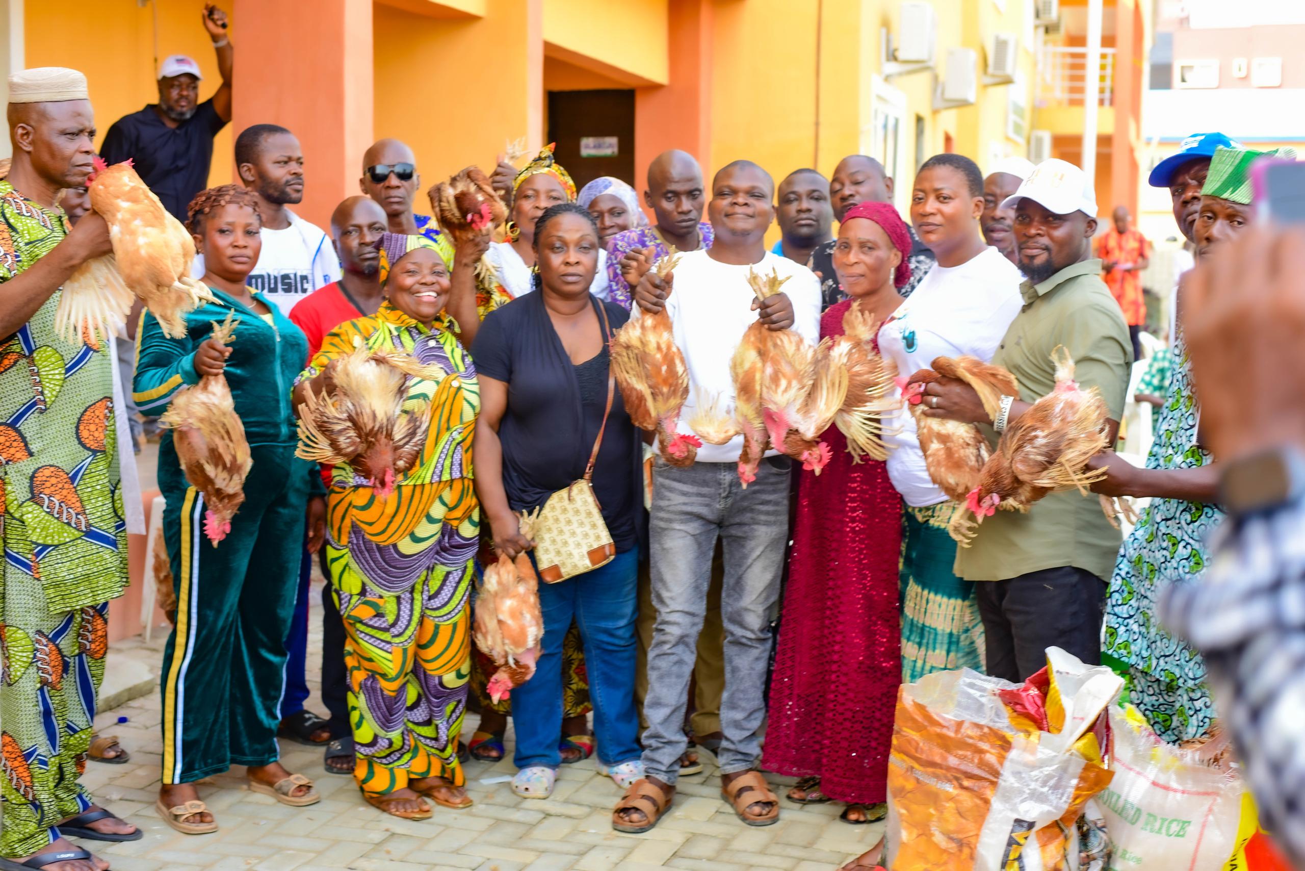 Yuletide: Olasoju Puts Smiles On Faces Of Isolo Residents (PHOTOS)