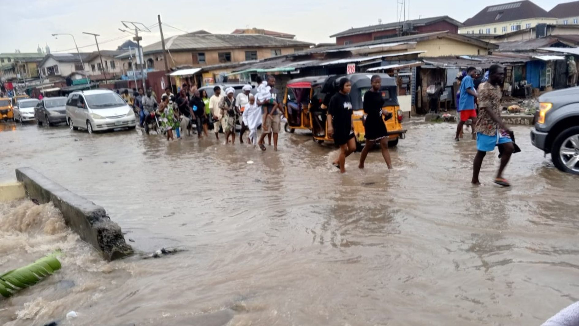 Lagos Cautions Against Dumping Refuse On Roads, Says Flash Floods In Coastal State Inevitable