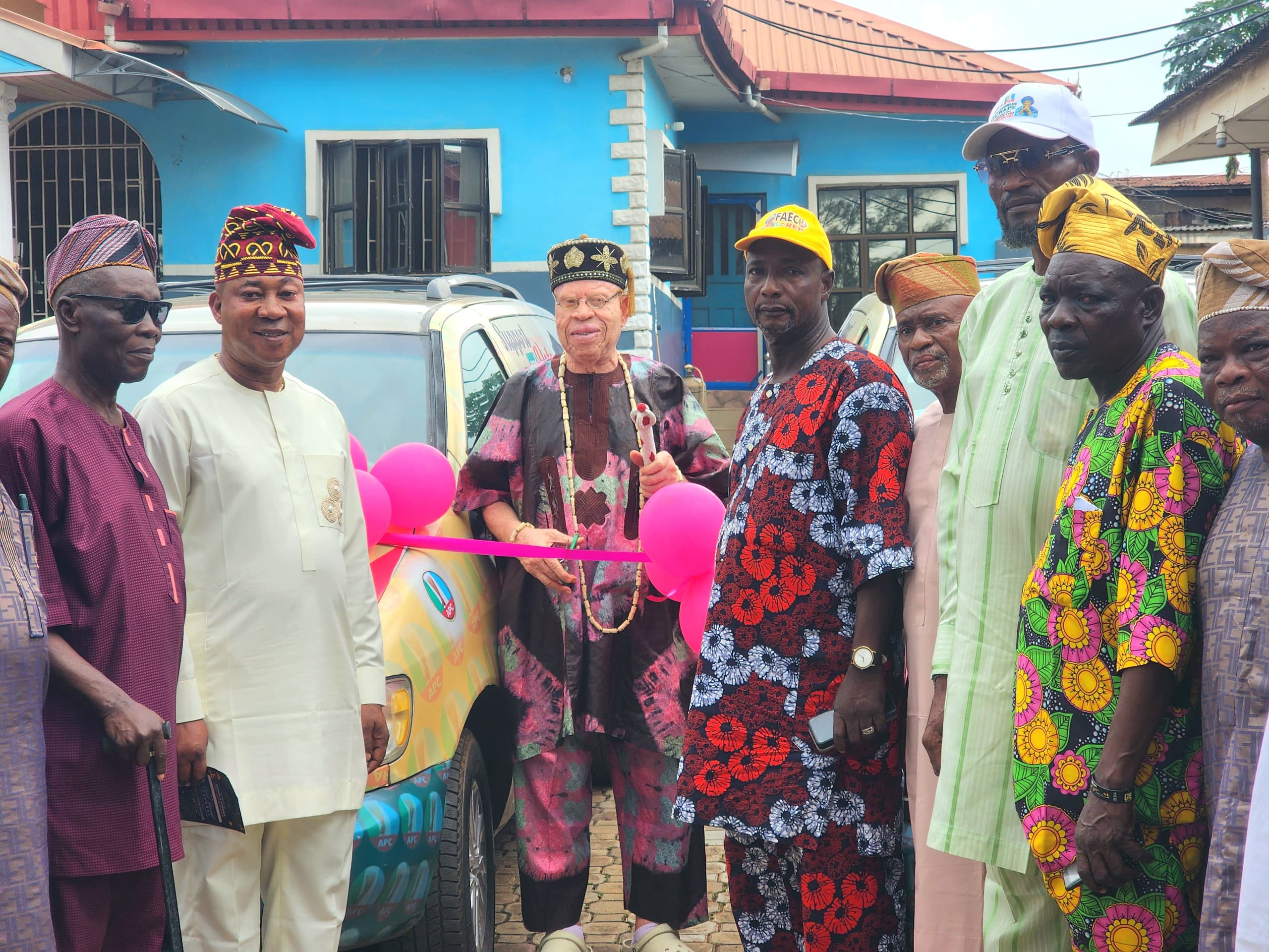 2027: Bashorun Awosanya Boosts Sagamu APC Campaign With Two Siennas, N500,000 Ward Pledge